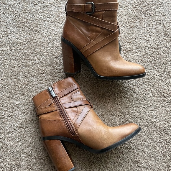 Women’s Leather Boots - Picture 6 of 16
